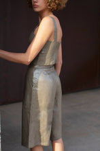 Load image into Gallery viewer, METALLIC LINEN PLEATED CITY SHORTS