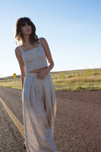 Load image into Gallery viewer, THE TATE TOP IN METALLIC LINEN
